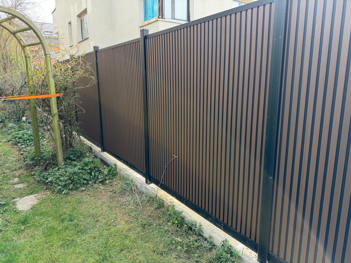 Clôture en composite WALNUT/NOIR rhombus VERICAL