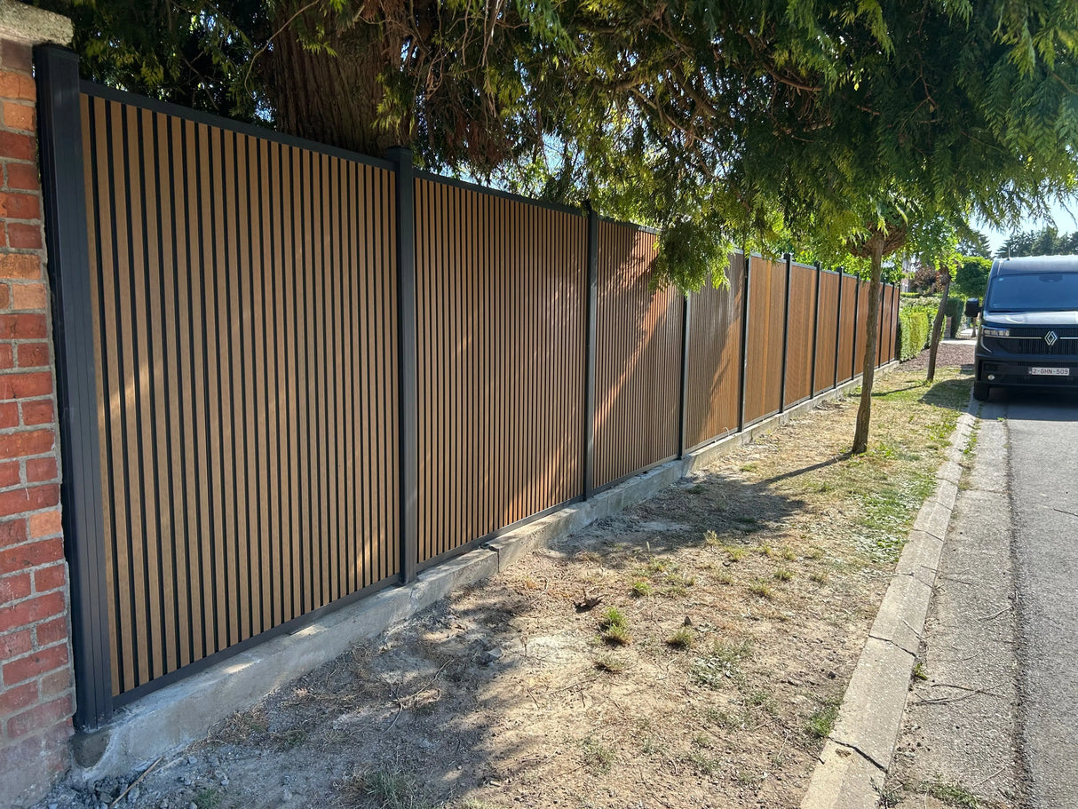 Clôture en composite TEAK/NOIR rhombus VERICAL Facadeck